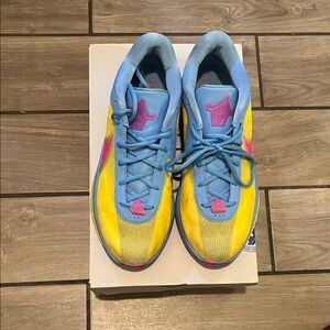 Nike Giannis BasketballSneakers - Blue, Yellow & Pink size 12 mens